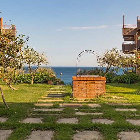 Blue Wood Apartment Letojanni Εξωτερικό φωτογραφία