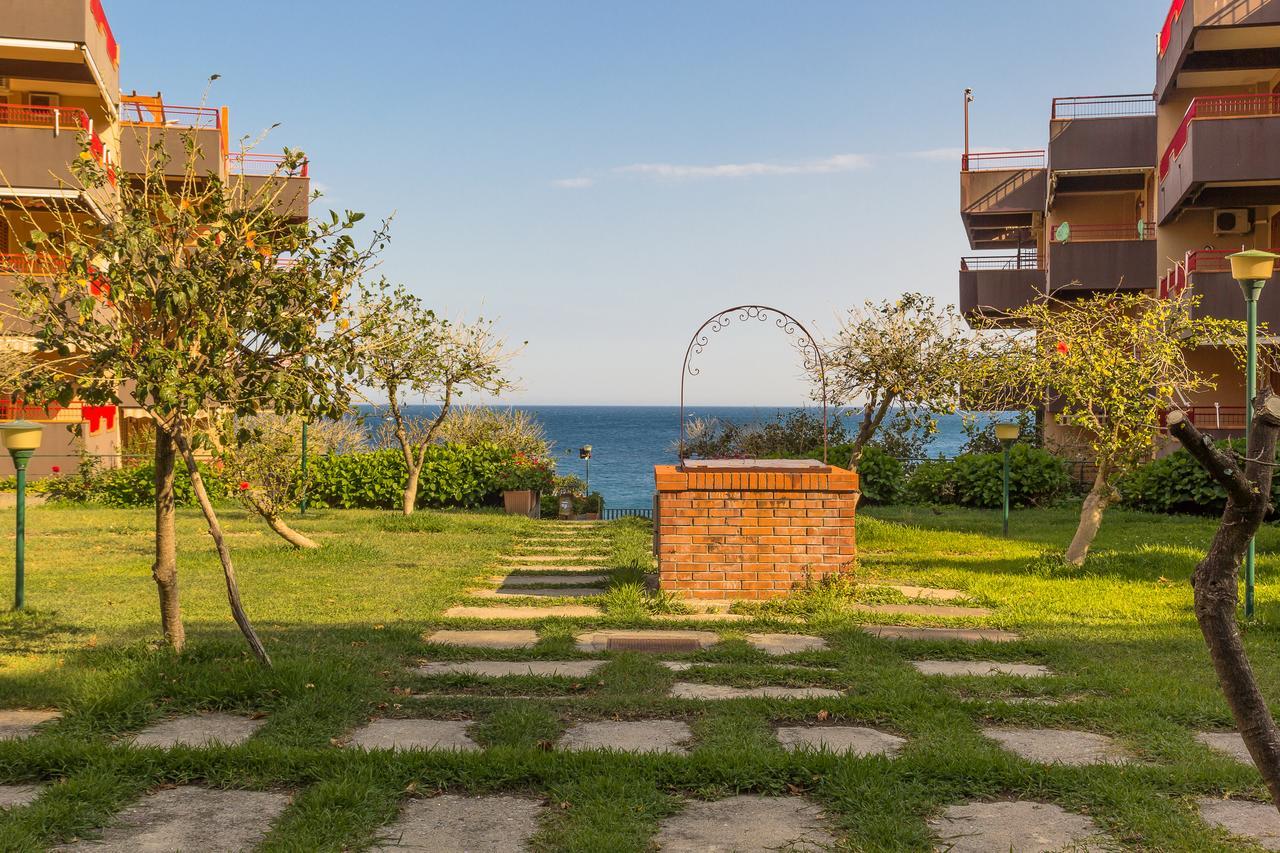 Blue Wood Apartment Letojanni Εξωτερικό φωτογραφία